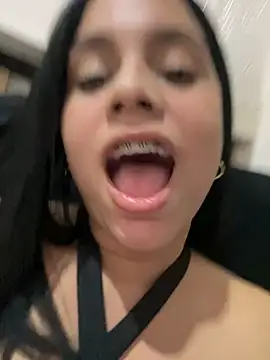 Snapshot of pamela_anderson_ chatting on 12.20.24 pamela anderson online show from 12.20.24