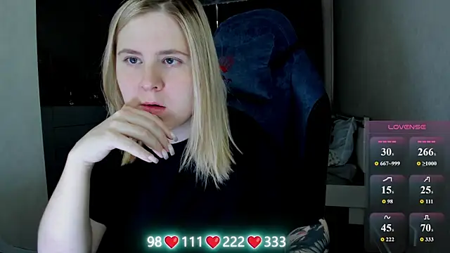 Snapshot of Olivia_Munk chatting on 05.19.26 Olivia Munk online show from 05.19.26
