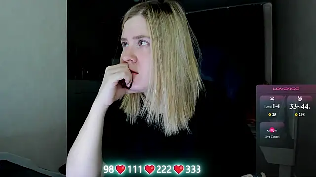 Snapshot of Olivia_Munk chatting on 05.20.26 Olivia Munk online show from 05.20.26