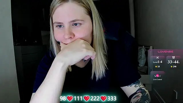 Snapshot of Olivia_Munk chatting on 05.22.26 Olivia Munk online show from 05.22.26