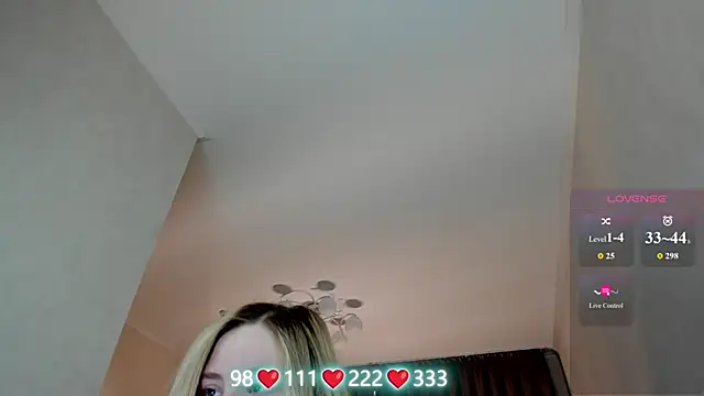 Snapshot of Olivia_Munk chatting on 05.27.26 Olivia Munk online show from 05.27.26