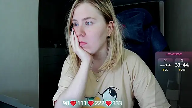 Snapshot of Olivia_Munk chatting on 06.14.26 Olivia Munk online show from 06.14.26