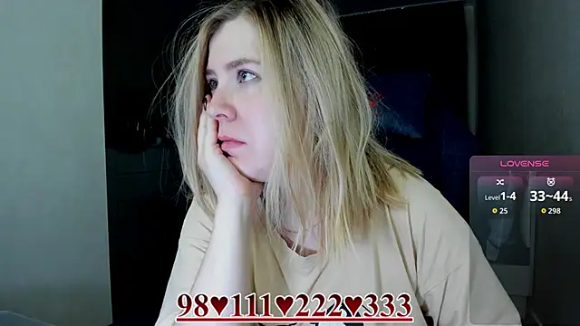 Snapshot of Olivia_Munk chatting on 06.19.26 Olivia Munk online show from 06.19.26
