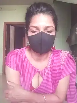 Snapshot of Shuttii_25 chatting on 11.12.25 Shuttii 25 online show from 11.12.25