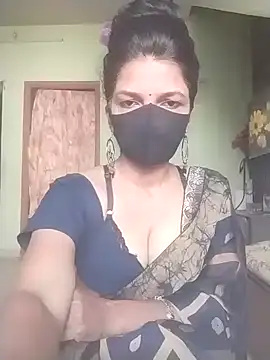 Snapshot of Shuttii_25 chatting on 11.17.25 Shuttii 25 online show from 11.17.25