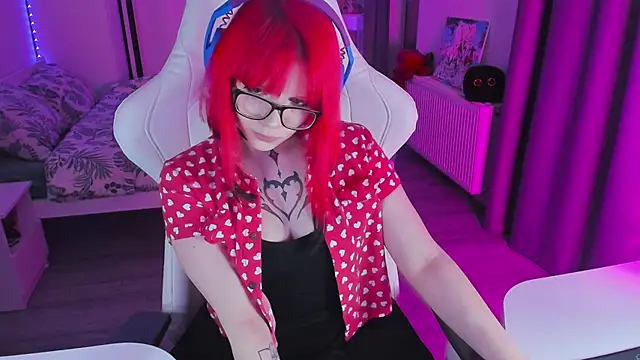 Snapshot of Yumi_Youkai chatting on 02.14.25 Yumi Youkai online show from 02.14.25