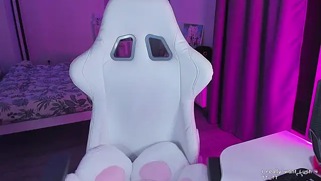 Snapshot of Yumi_Youkai chatting on 02.21.25 Yumi Youkai online show from 02.21.25