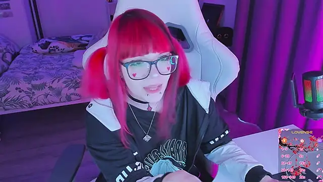 Snapshot of Yumi_Youkai chatting on 10.14.25 Yumi Youkai online show from 10.14.25