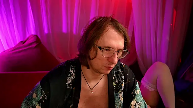 Snapshot of Claudia_and_elon_ chatting on 11.12.25 Claudia and elon online show from 11.12.25