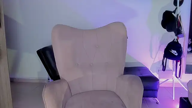 Snapshot of selene_king2 chatting on 10.04.25 selene king2 online show from 10.04.25