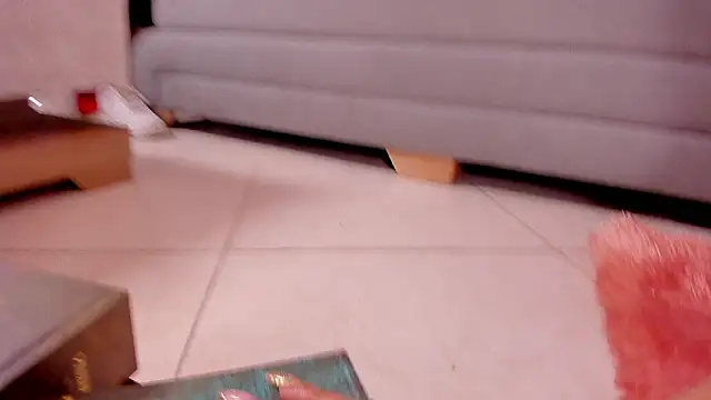 DAHLIA BROWNIE online show from 01.05.25