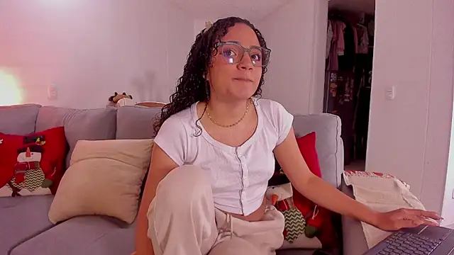 DAHLIA BROWNIE online show from 01.06.25