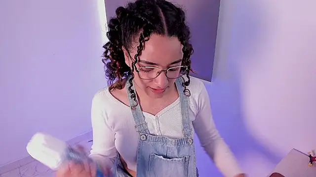 DAHLIA BROWNIE online show from 03.14.25