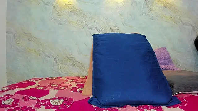 jones maddy  online show from 02.15.25