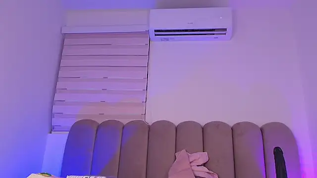 jones maddy  online show from 11.20.25