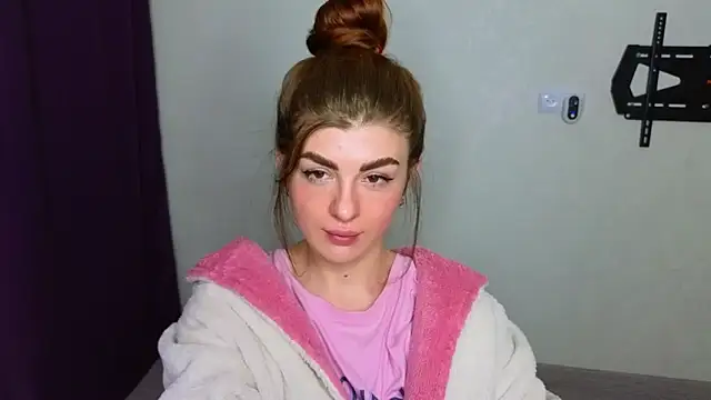 Snapshot of _comefeelme_ chatting on 02.06.25 comefeelme online show from 02.06.25