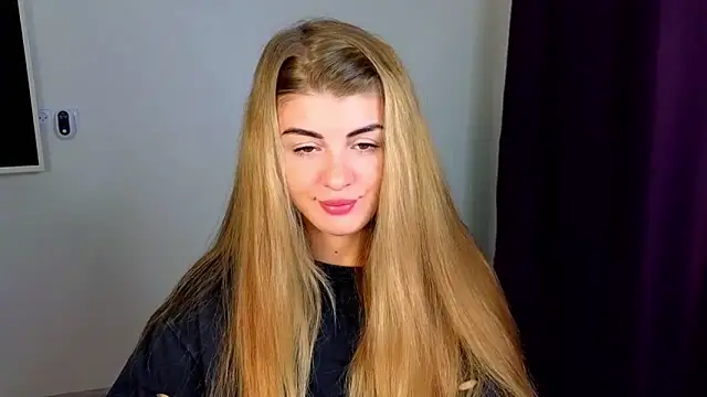 Snapshot of _comefeelme_ chatting on 10.15.25 comefeelme online show from 10.15.25