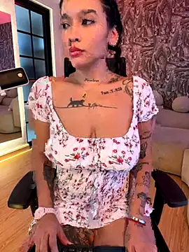 HannahW  online show from 09.11.25