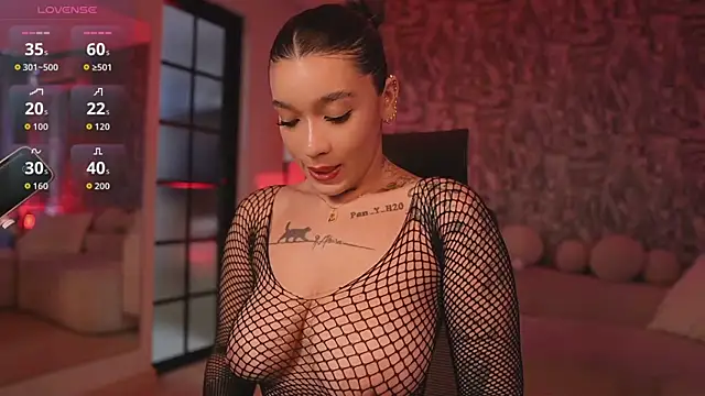 HannahW  online show from 09.26.25