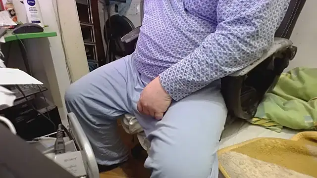 Snapshot of tipko123 chatting on 10.26.25 tipko123 online show from 10.26.25