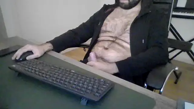 Snapshot of joaodias_97 chatting on 11.18.25 joaodias 97 online show from 11.18.25