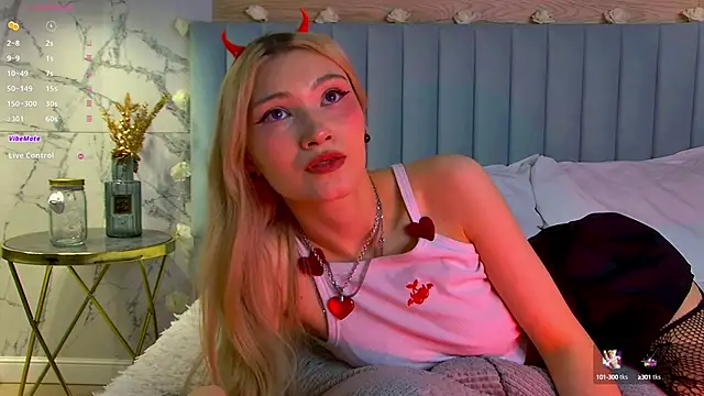 Snapshot of CarolReeves chatting on 02.10.25 CarolReeves online show from 02.10.25