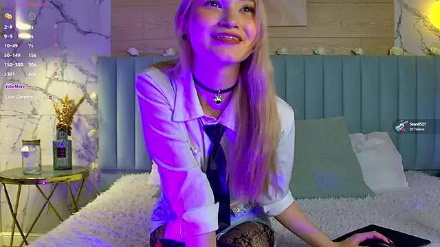 Snapshot of CarolReeves chatting on 02.12.25 CarolReeves online show from 02.12.25