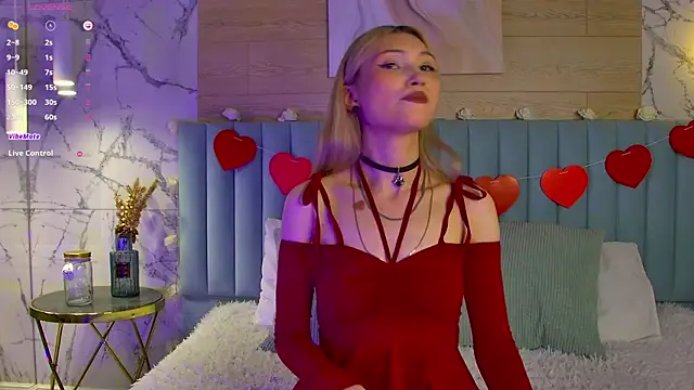 Snapshot of CarolReeves chatting on 02.13.25 CarolReeves online show from 02.13.25