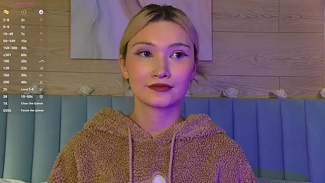 Snapshot of CarolReeves chatting on 02.23.25 CarolReeves online show from 02.23.25