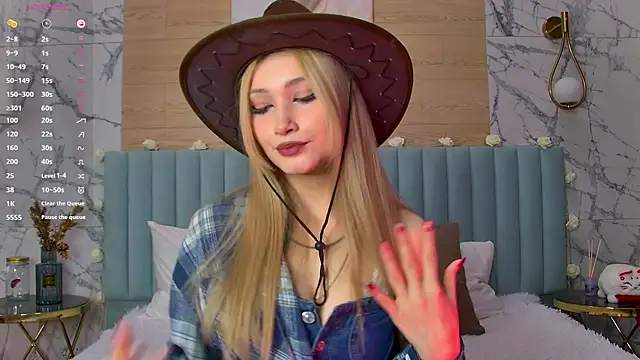 Snapshot of CarolReeves chatting on 02.28.25 CarolReeves online show from 02.28.25