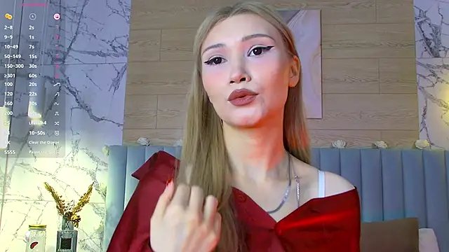 Snapshot of CarolReeves chatting on 03.09.25 CarolReeves online show from 03.09.25