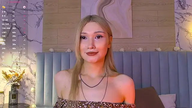 Snapshot of CarolReeves chatting on 03.15.25 CarolReeves online show from 03.15.25