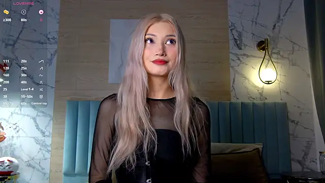 Snapshot of CarolReeves chatting on 09.21.25 CarolReeves online show from 09.21.25