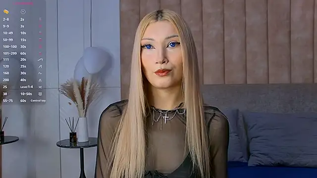 Snapshot of CarolReeves chatting on 10.16.25 CarolReeves online show from 10.16.25