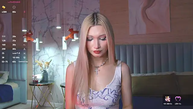 Snapshot of CarolReeves chatting on 10.24.25 CarolReeves online show from 10.24.25