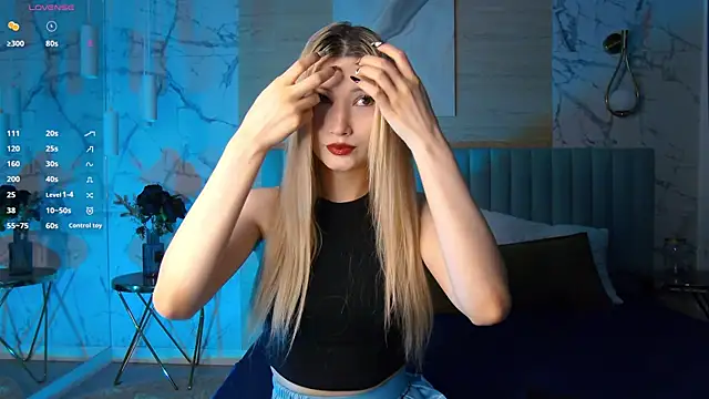 Snapshot of CarolReeves chatting on 11.29.25 CarolReeves online show from 11.29.25