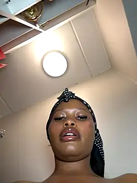 Snapshot of Neelo-Smith chatting on 11.14.25 Neelo-Smith online show from 11.14.25