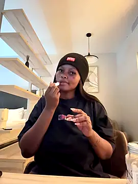 Snapshot of Neelo-Smith chatting on 12.17.25 Neelo-Smith online show from 12.17.25