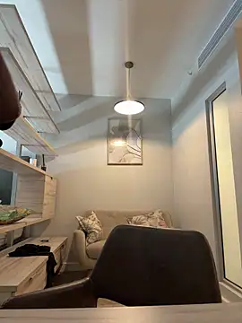 Snapshot of Neelo-Smith chatting on 12.18.25 Neelo-Smith online show from 12.18.25