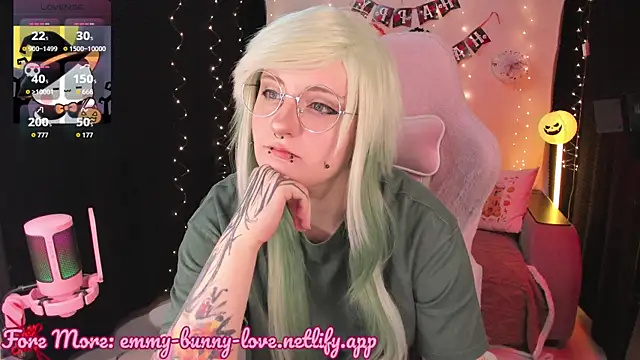 EmmyBunny online show from 10.31.25