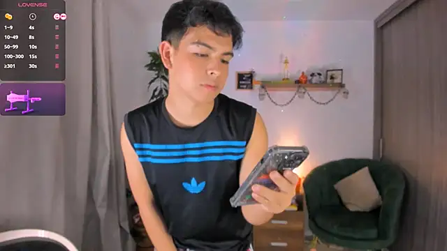 Snapshot of Blum_icee chatting on 10.20.25 Blum icee online show from 10.20.25