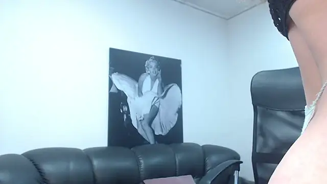 Snapshot of camilleDiaz16 chatting on 12.16.25 camilleDiaz16 online show from 12.16.25