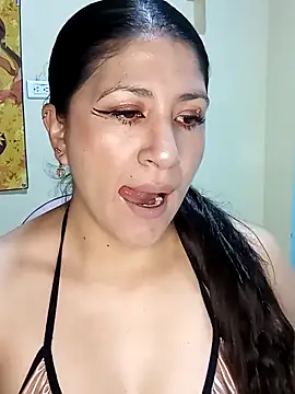 Snapshot of nammy__dirtyhott chatting on 11.25.25 nammy dirtyhott online show from 11.25.25