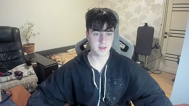 Snapshot of Knuckles17 chatting on 12.02.25 Knuckles17 online show from 12.02.25