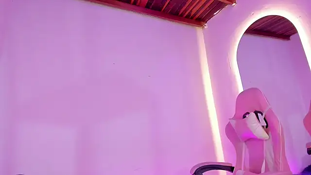 Snapshot of _girl_fernanda_ chatting on 11.20.25 girl fernanda online show from 11.20.25