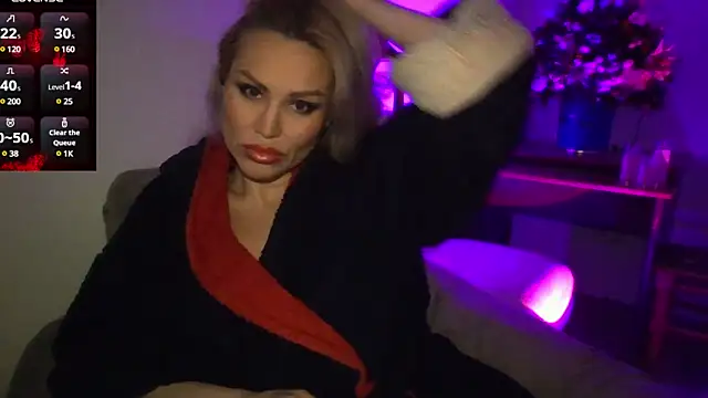 Snapshot of Radmila_Queen_ chatting on 12.10.24 Radmila Queen online show from 12.10.24