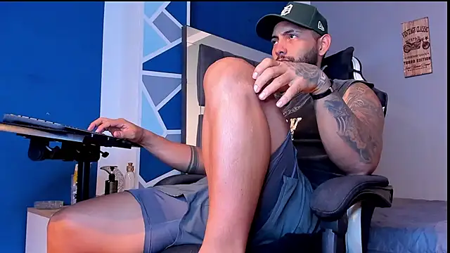 Snapshot of alex_oficial chatting on 06.19.26 alex oficial online show from 06.19.26