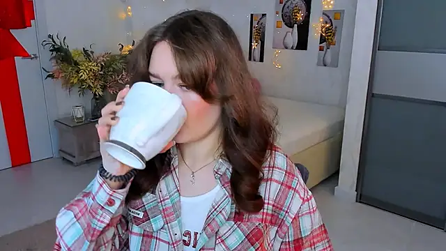 MiracleCurly online show from 03.15.25