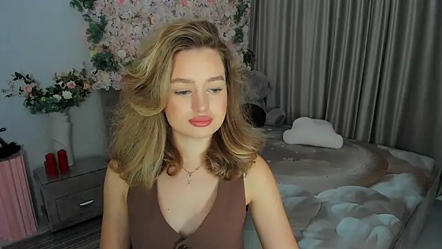 MiracleCurly online show from 09.08.25