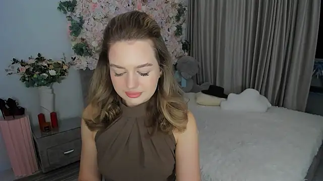 MiracleCurly online show from 10.08.25